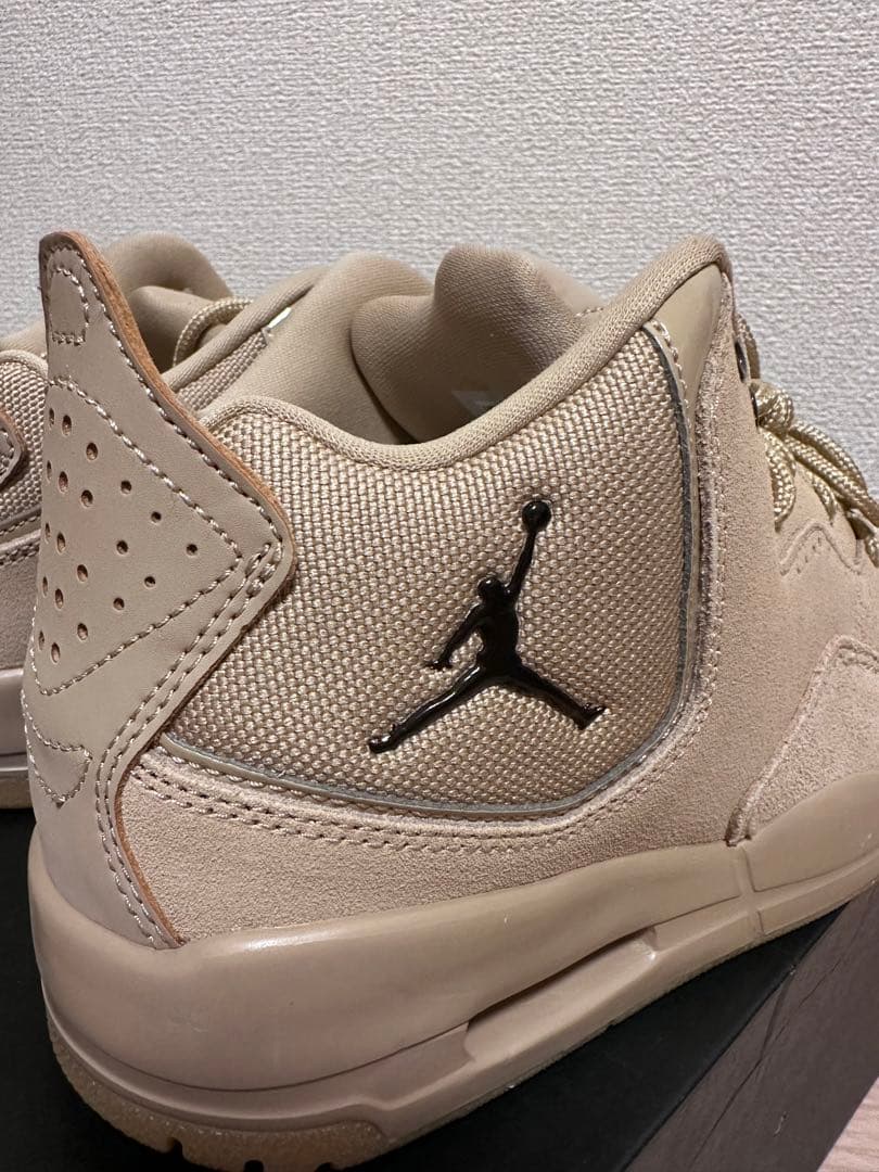Jordan COURTSIDE 23 ベージュ スニーカー