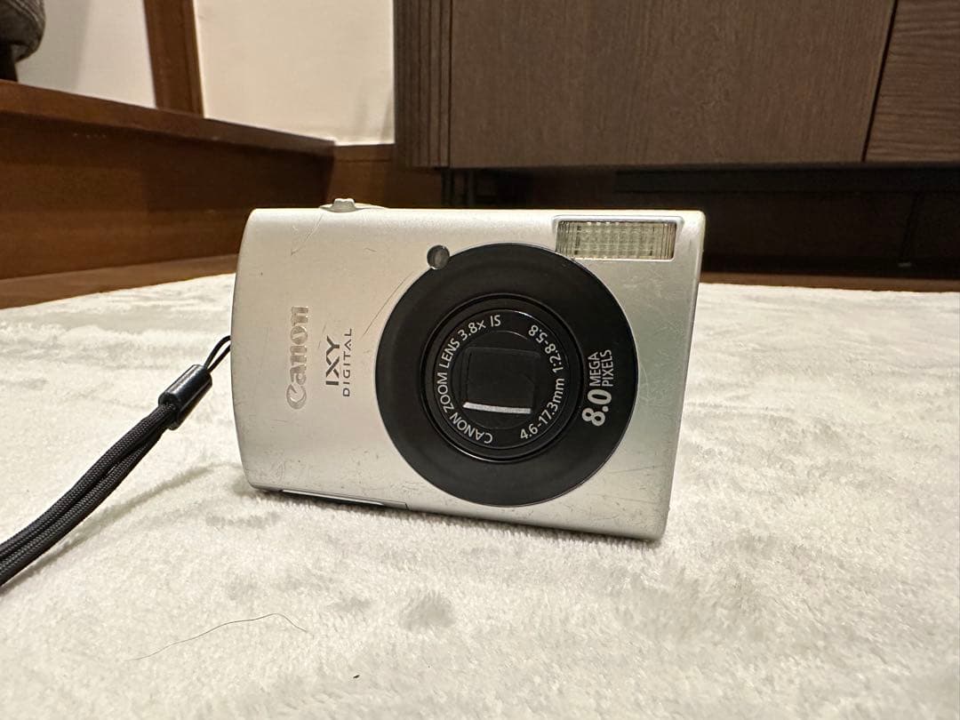 Canon IXY DIGITAL 8.0メガピクセル 本体と付属品