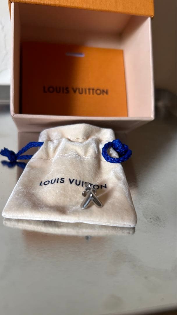 LOUIS VUITTON ピアス(片耳用) ピアス エッセンシャルV
