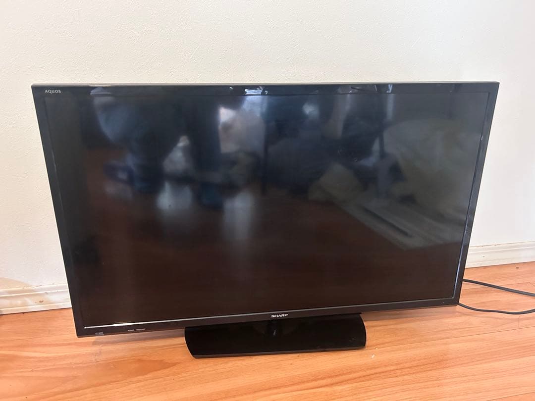 【壁つけ金具付き】SHARPテレビ