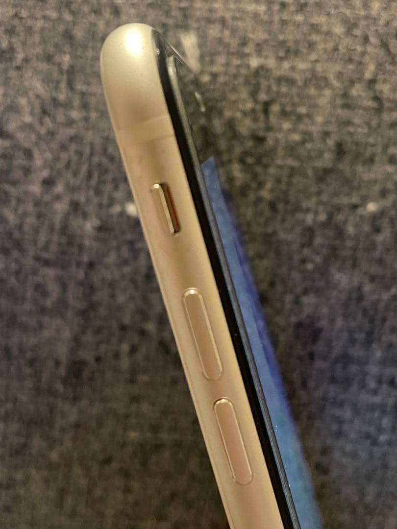 Apple iPhone SE２　ホワイト本体