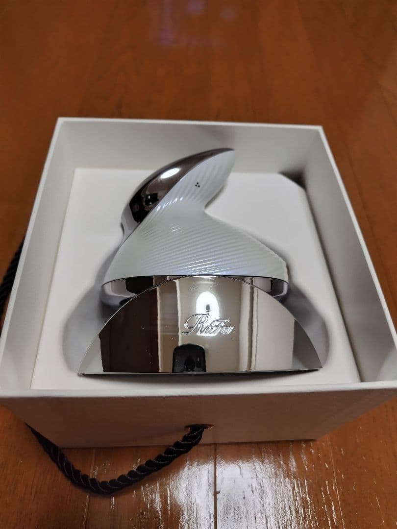 リファビューテック ヘッドスパ　ホワイト