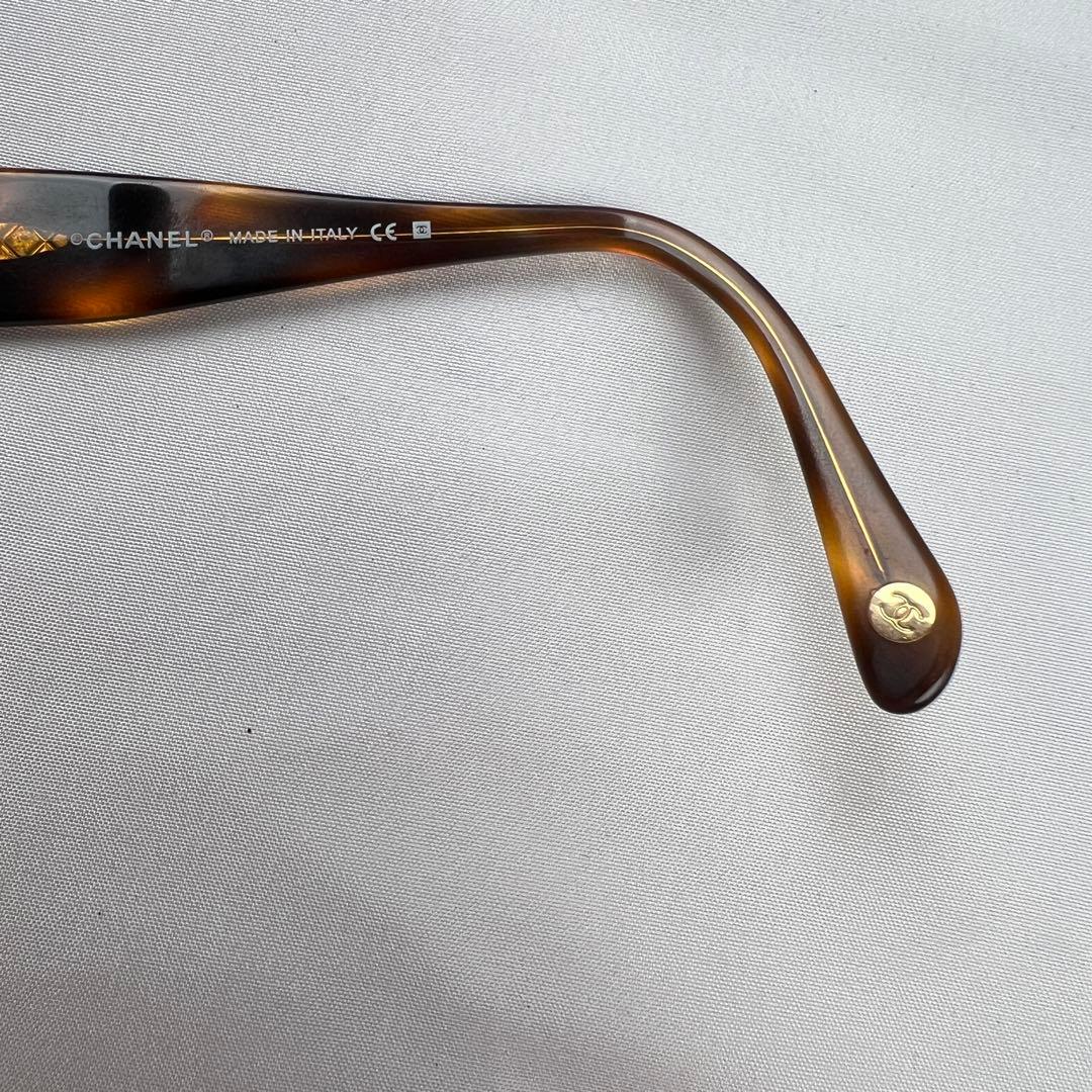 小物 CHANEL Cocomark tortoiseshell sunglasses