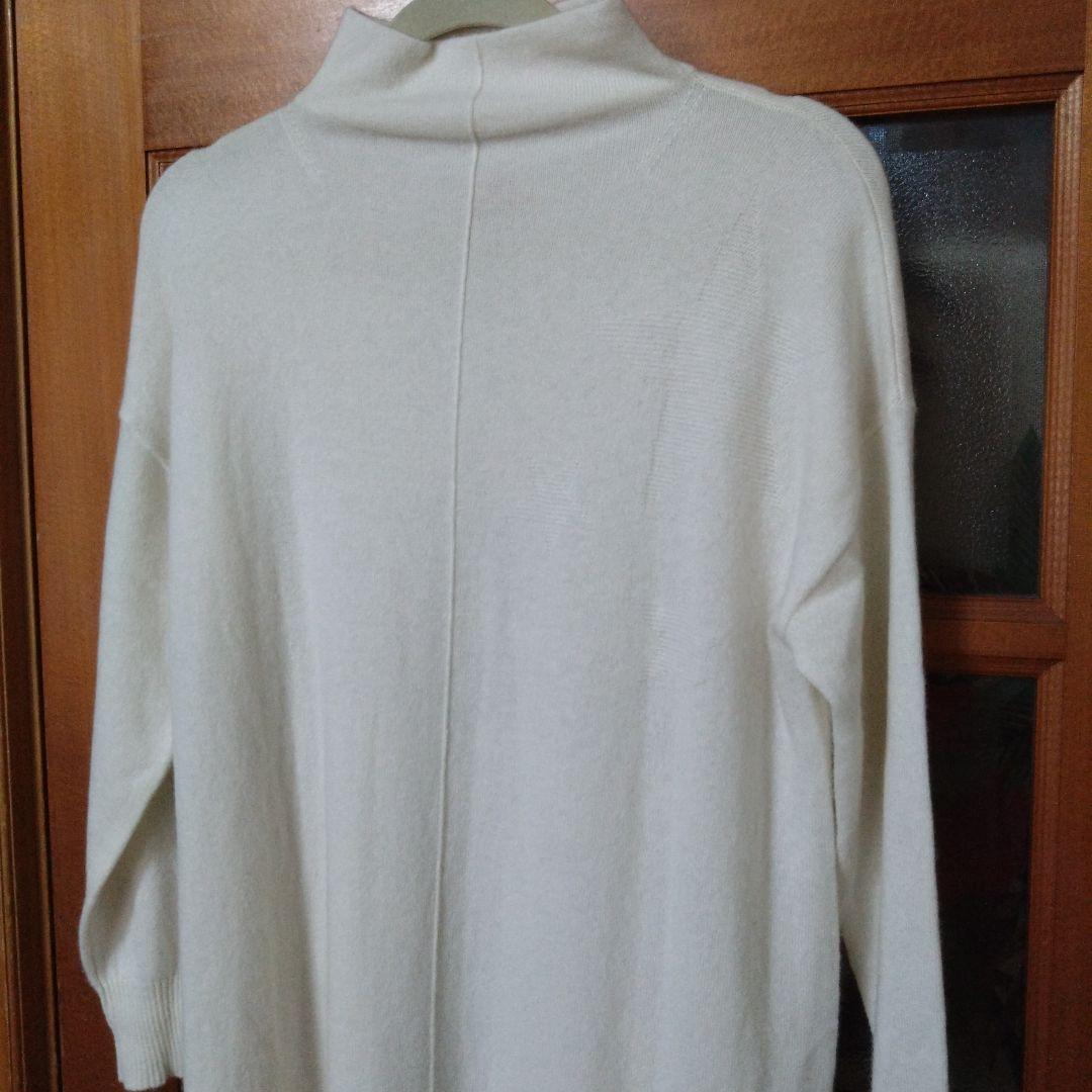 ホワイトタートルネックニットワンピース　カシミヤ100%