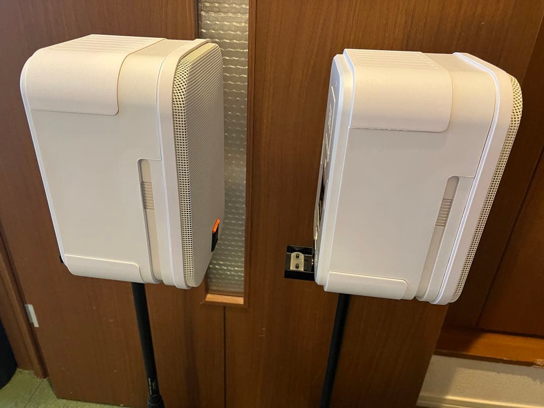 JBL Control 1 Pro + ブラケット　(スタンドはつきません)