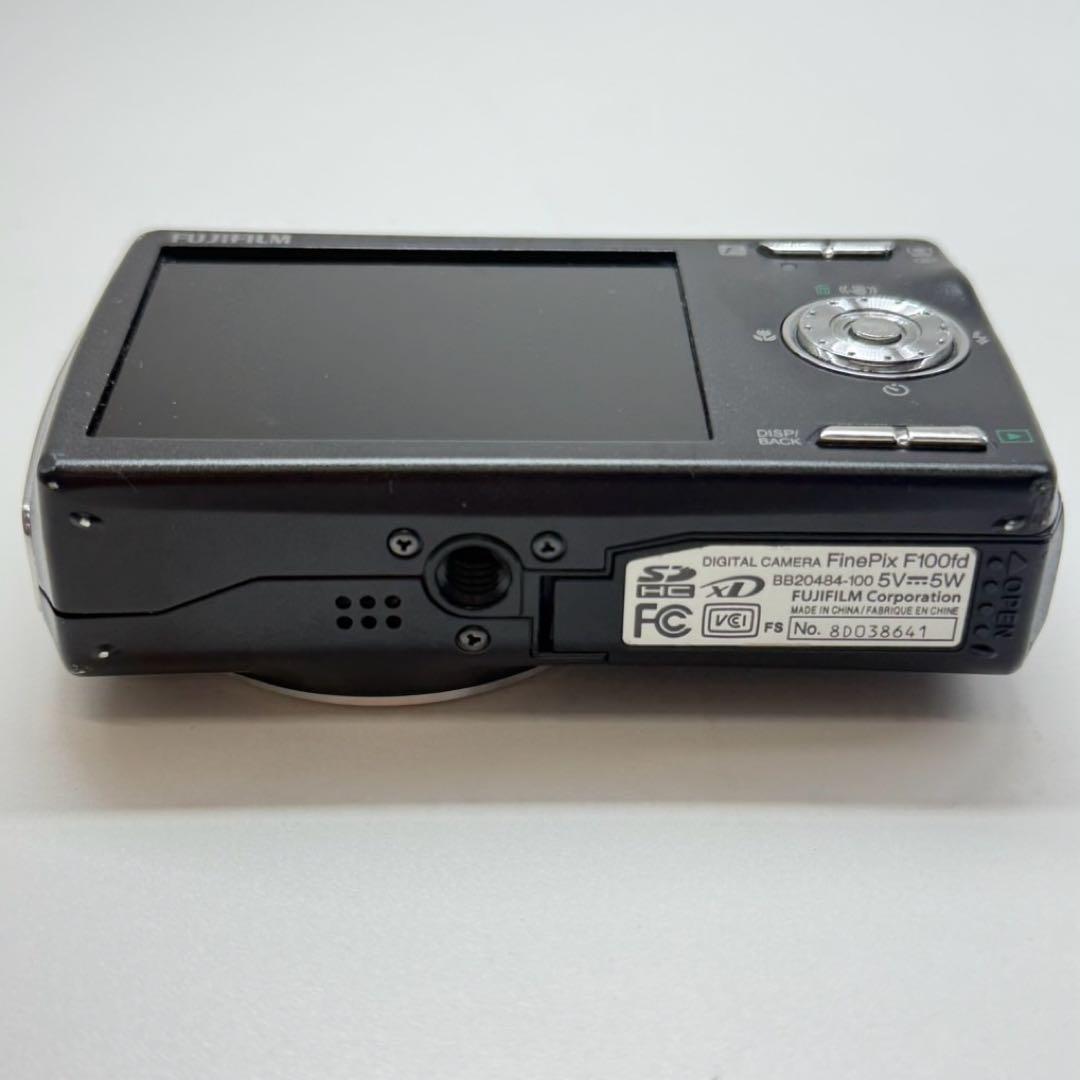 富士フイルム　FUJIFILM FinePix F100fd デジカメ