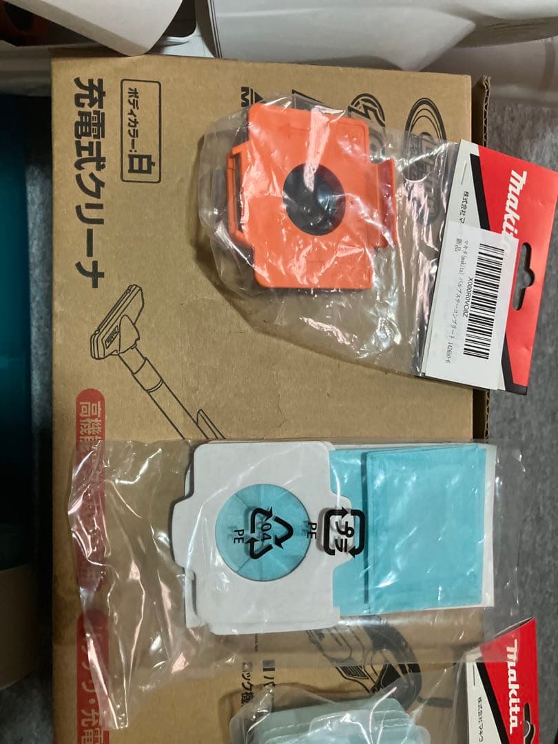 美品　Makita クリーナー CL282FDZ CW サイクロン箱、説明書付き