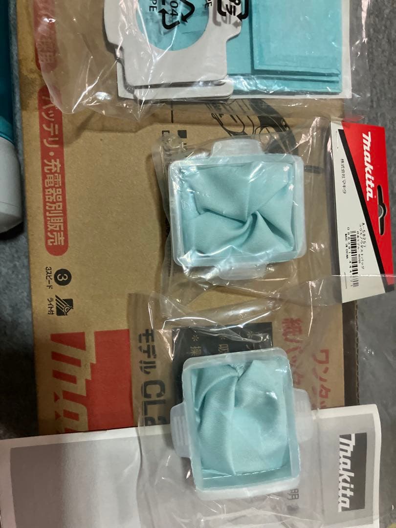 美品　Makita クリーナー CL282FDZ CW サイクロン箱、説明書付き
