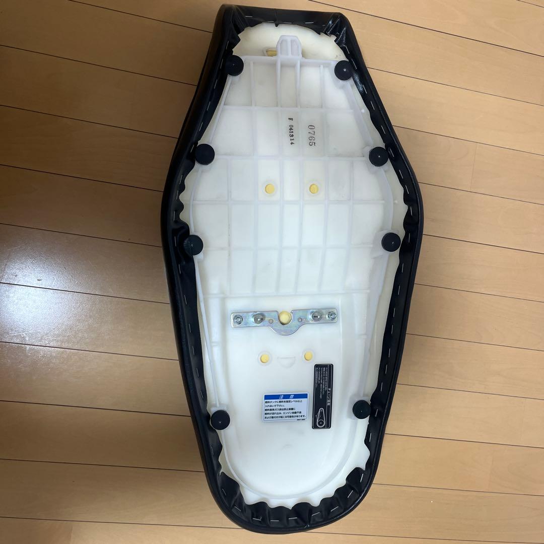 w800 ストリート　純正シート