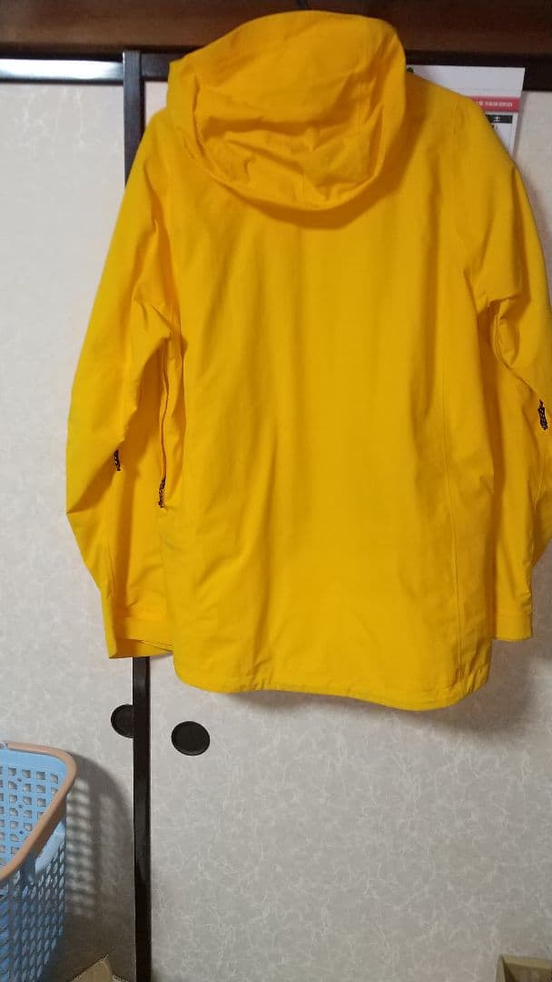 Burton [ak] イエロージャケット