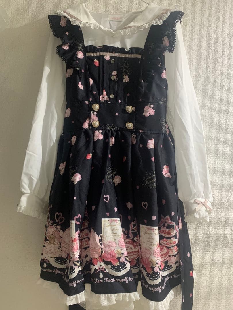 リズリサ　黒 ワンピース ケーキプリント