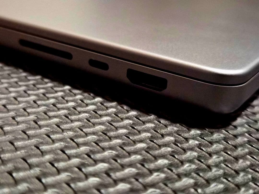 【美品】MacBookPro14″ (2021, M1 Pro) 512gb