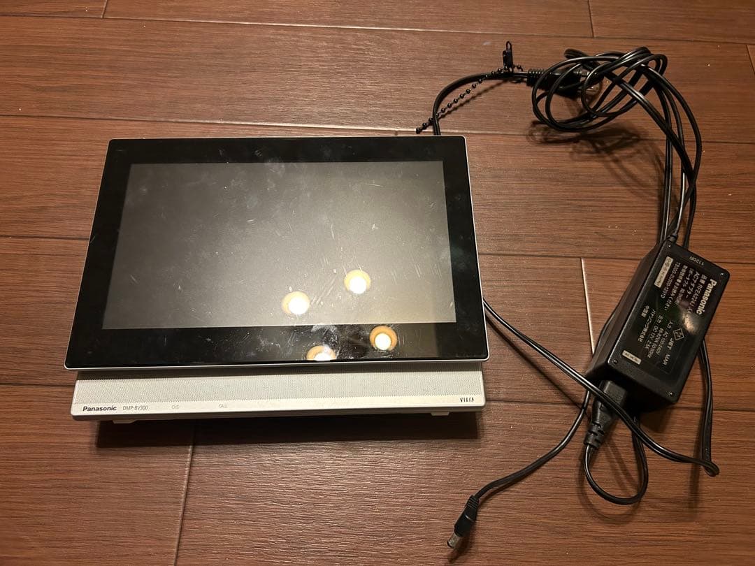 パナソニック10V型　液晶テレビ DMP-BV300