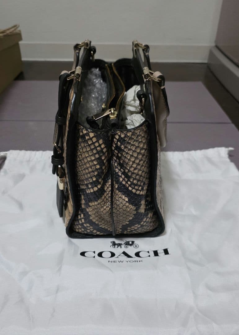 COACH ヘビ柄 ハンドバッグ 保存袋付き