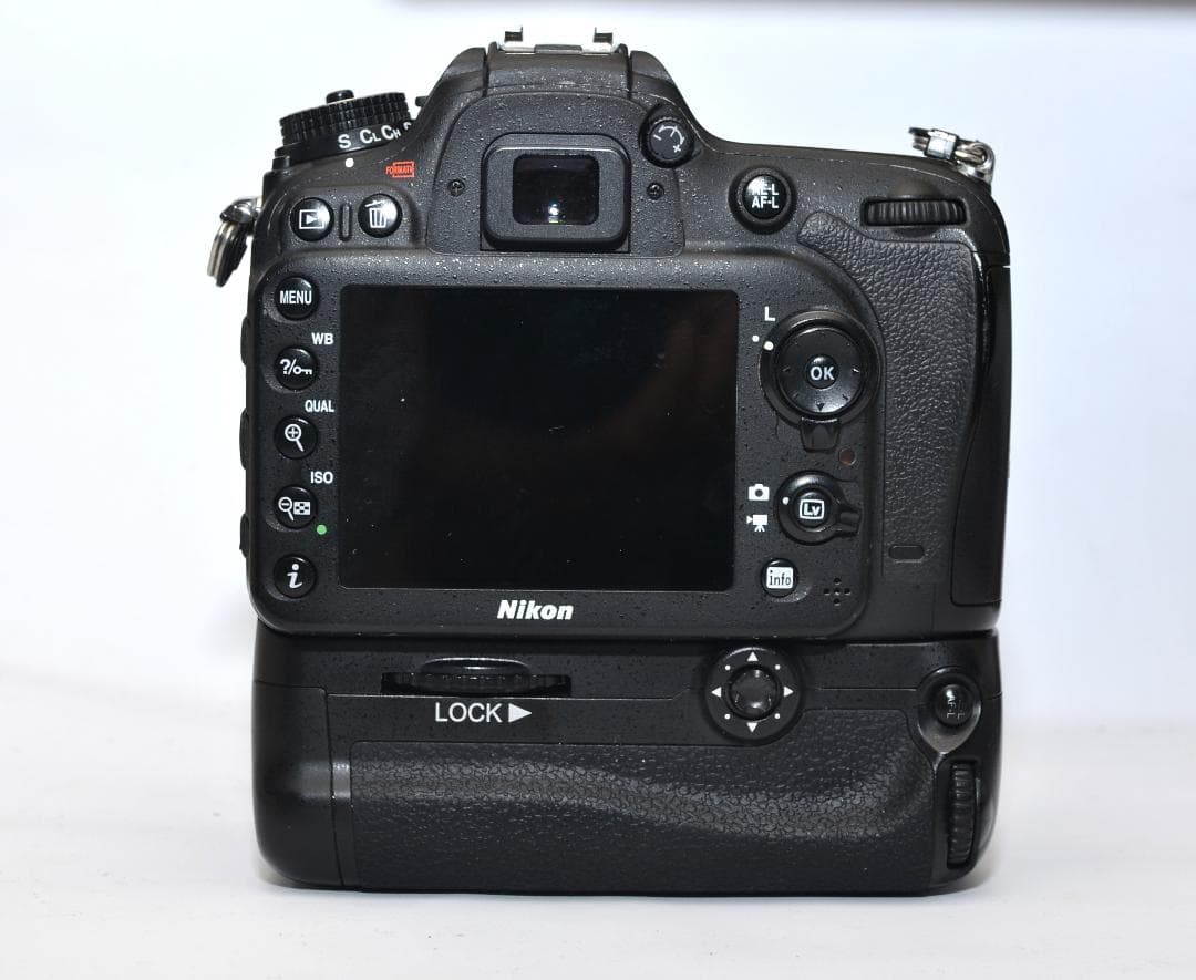 Nikon D7100 デジタル一眼+Tamronレンズ+グリップ【一部難あり】