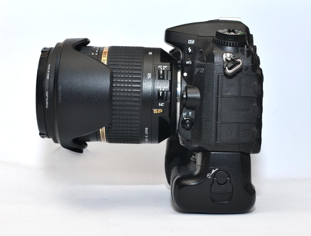 Nikon D7100 デジタル一眼+Tamronレンズ+グリップ【一部難あり】