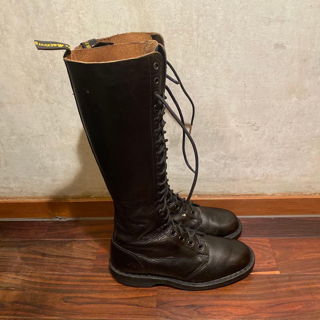 ドクターマーチン20ホール