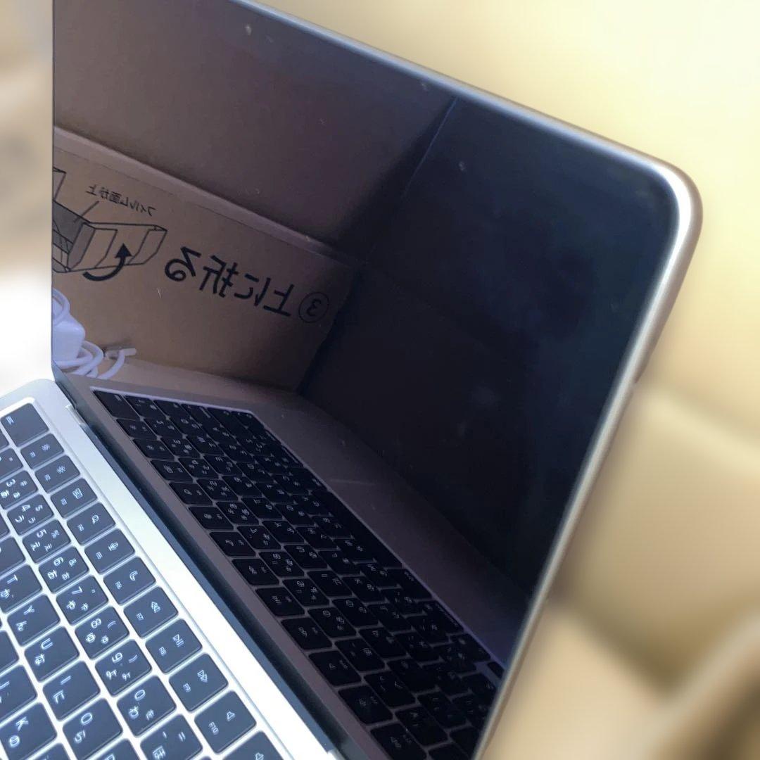 び*K様 MacBook Air 本体と充電器のみ