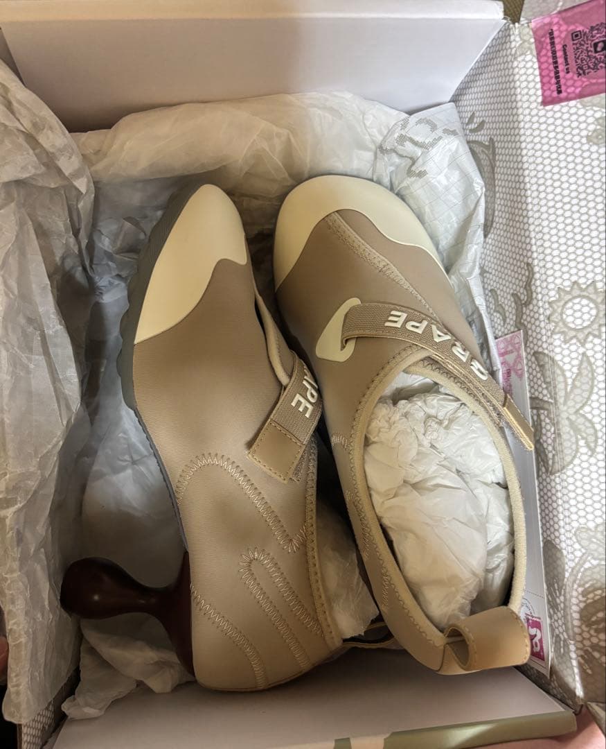 靴 grape beige embroidery logo diving shoe