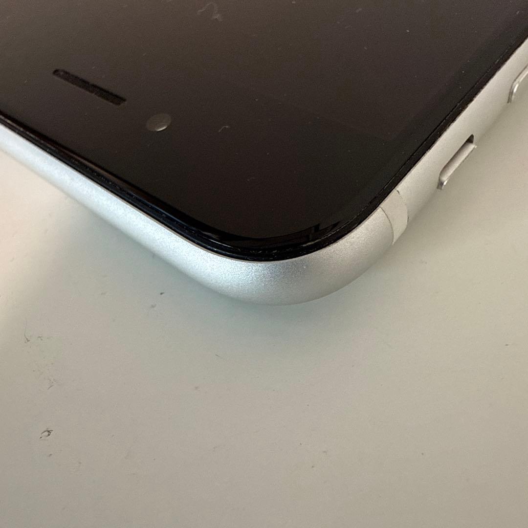 iPhone SE 第2世代 (2020年モデル) 白SIMロック解除済