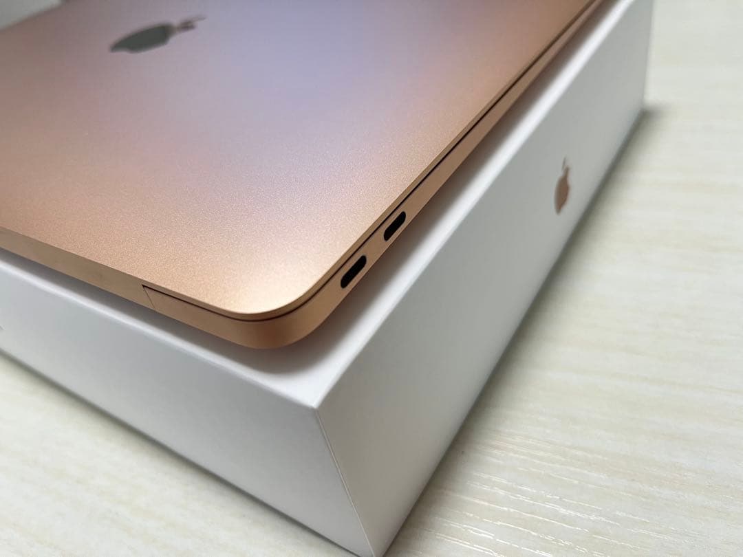 Apple MacBook Air 13.3インチ M1 256GB USBハブ