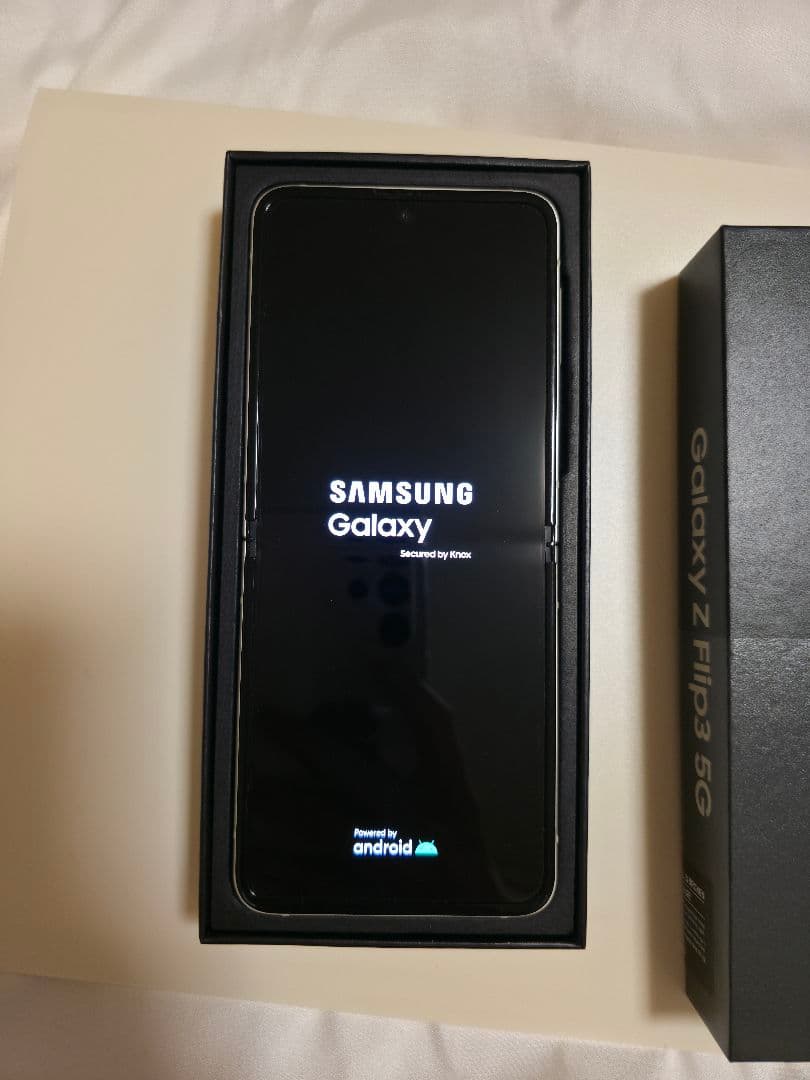 【韓国モデル・美品】 Samsung Galaxy Z Flip3 ホワイト本体