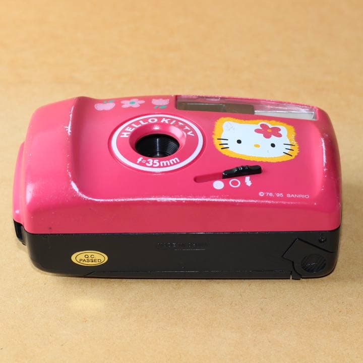ハローキティ　フィルムカメラ
