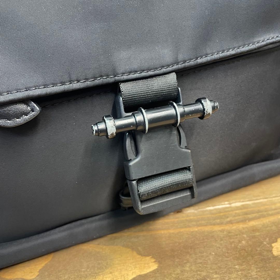 GIVENCHY ロゴ入りナイロン　パンドラベルドバッグ