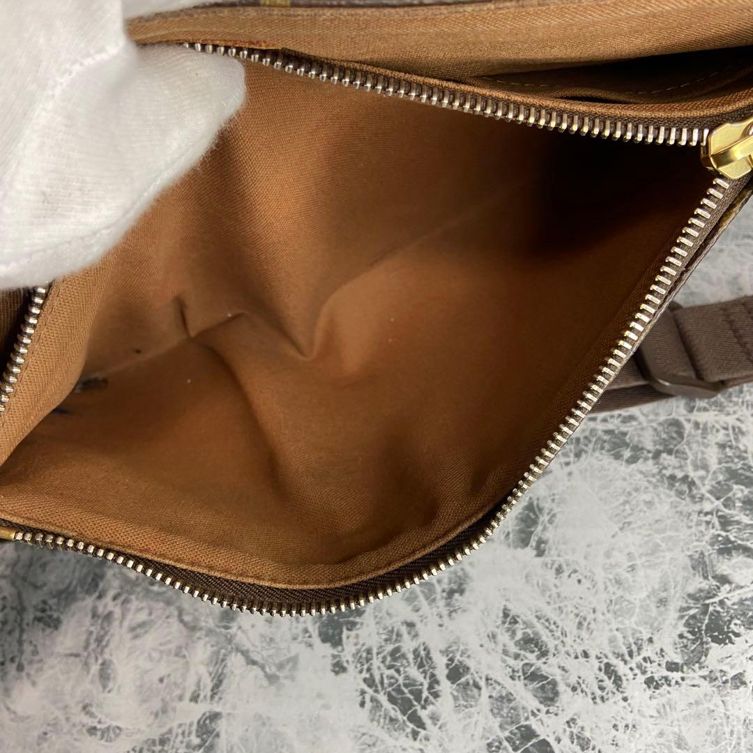 ✨LOUIS VUITTON✨　ルイヴィトン　ショルダーバッグ　メッセンジャー