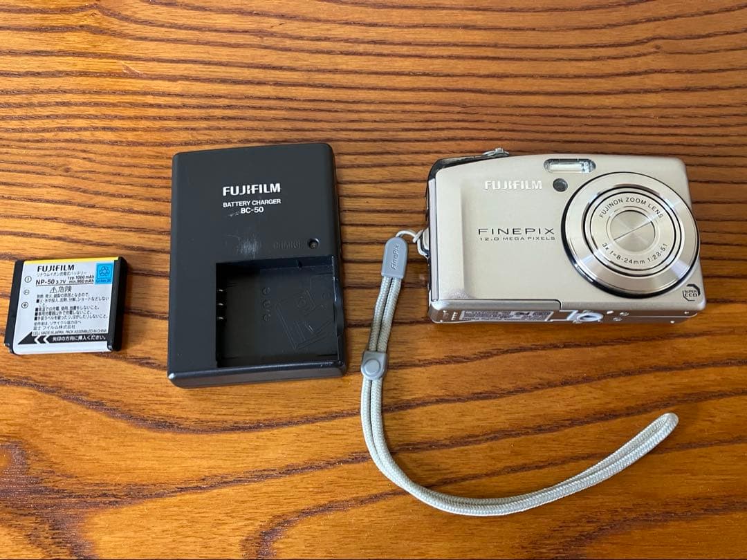 FUJIFILM 富士フィルム デジタルカメラ FinePix F50fd