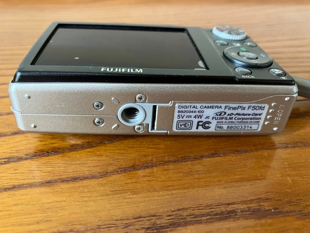 FUJIFILM 富士フィルム デジタルカメラ FinePix F50fd