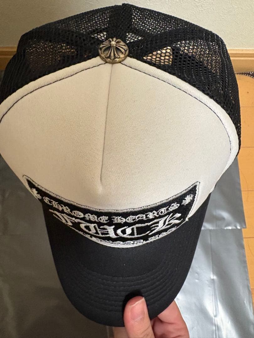 chrome hearts トラッカーキャップ