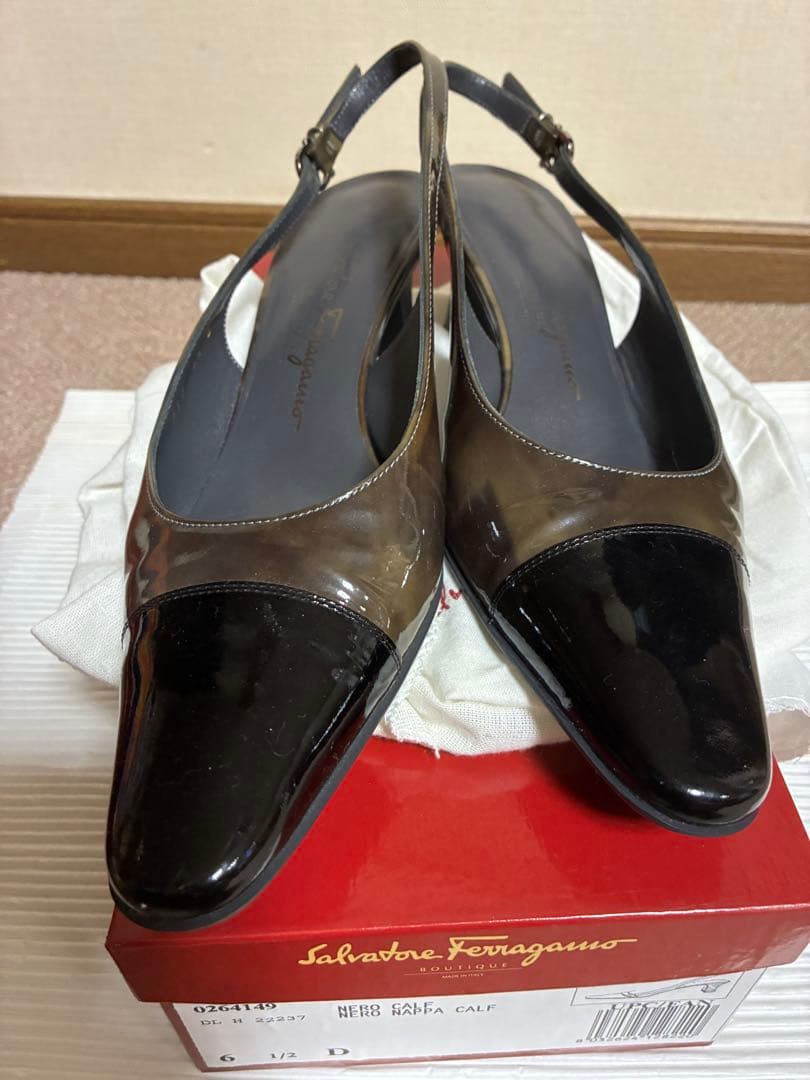 サルヴァトーレフェラガモ　パンプス　バックストラップ　2足まとめ売り
