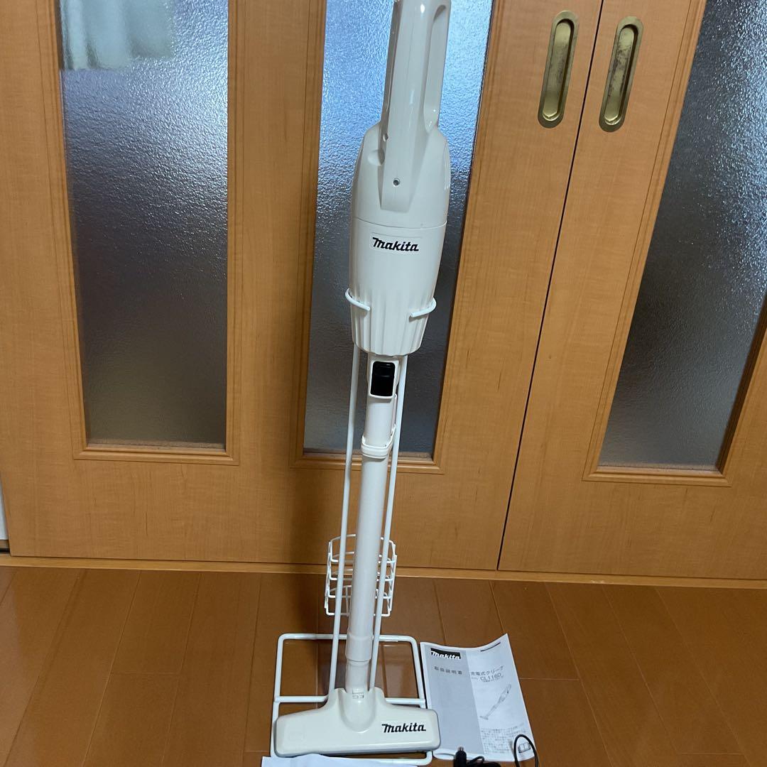 Makita スティッククリーナー 本体 ホワイト　スタンド付き