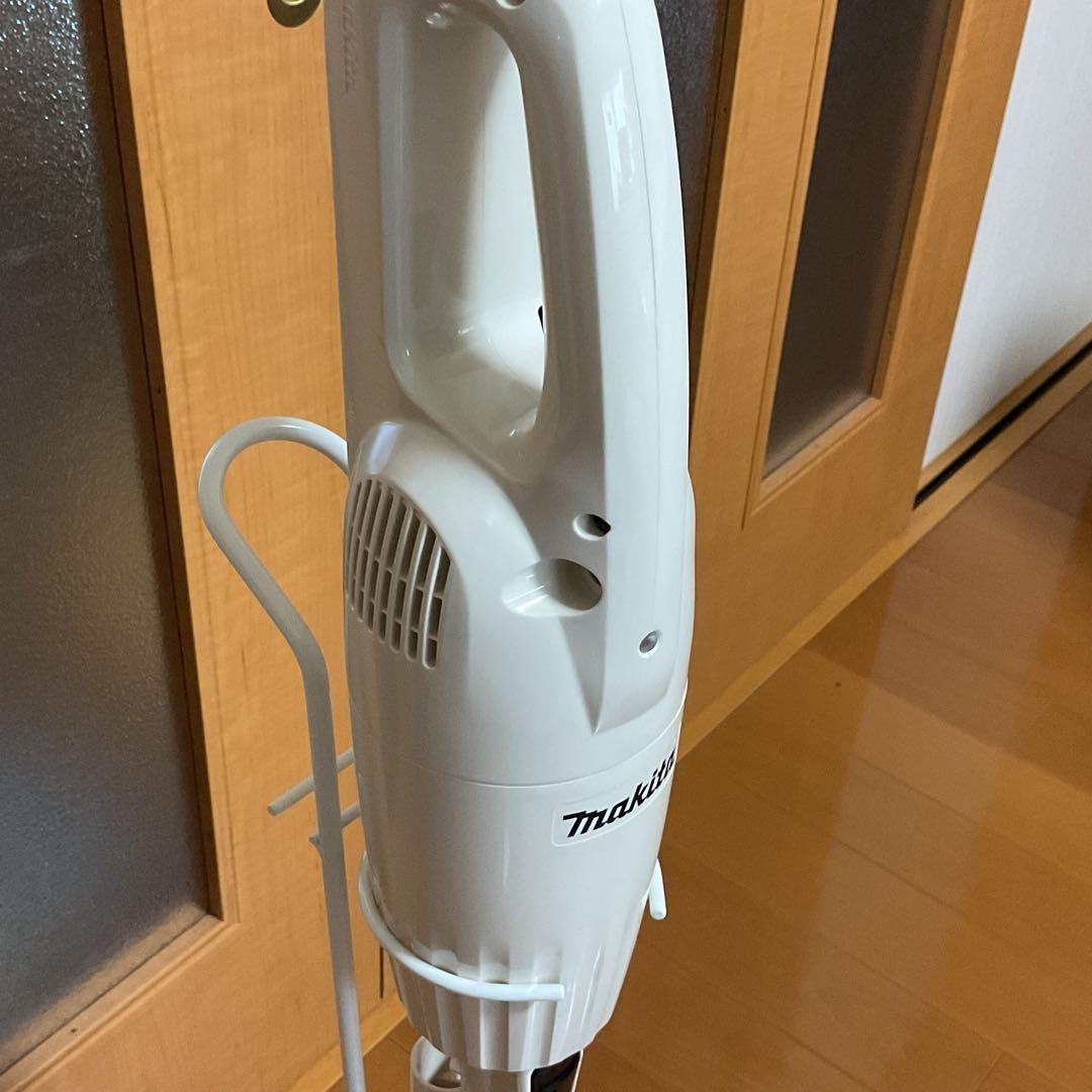 Makita スティッククリーナー 本体 ホワイト　スタンド付き