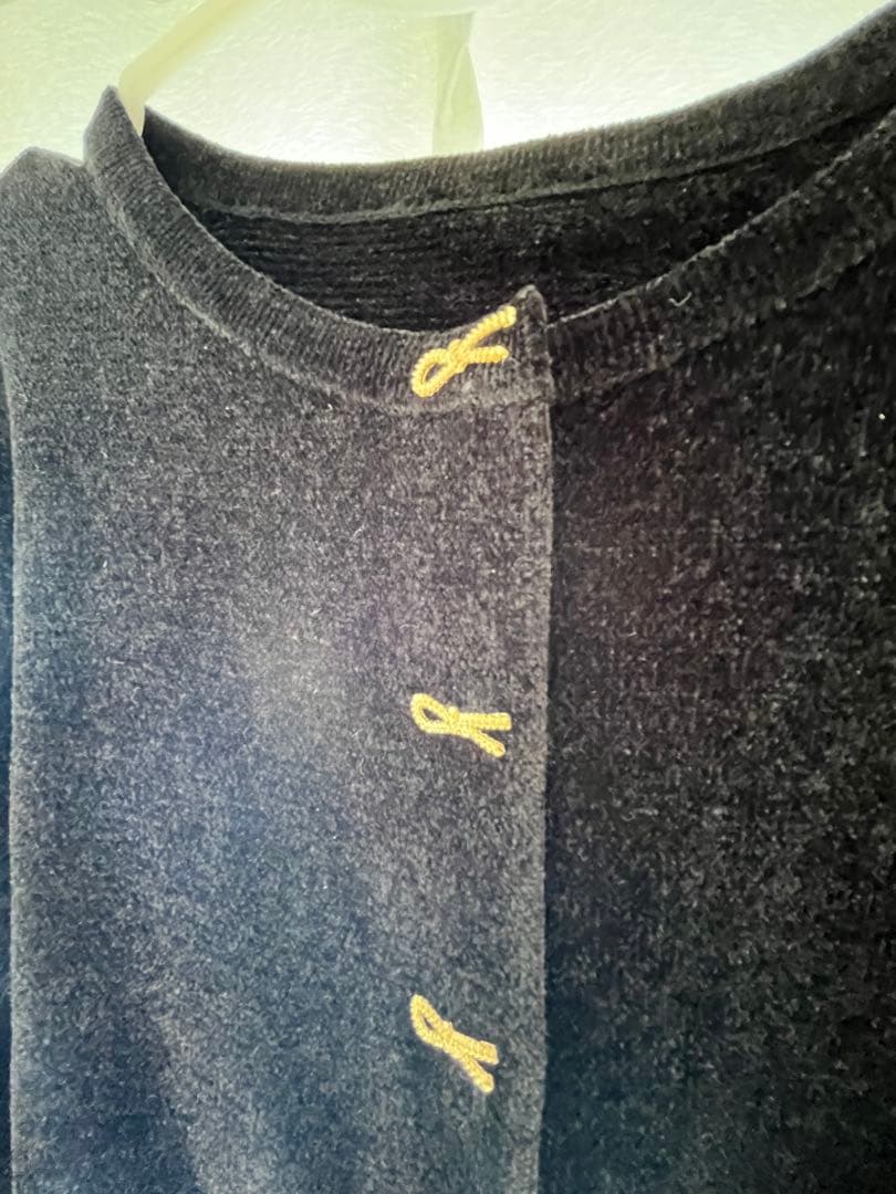 ストロベリーフィールズ　 シェニールべロア　リボン釦カーディガン 未使用品