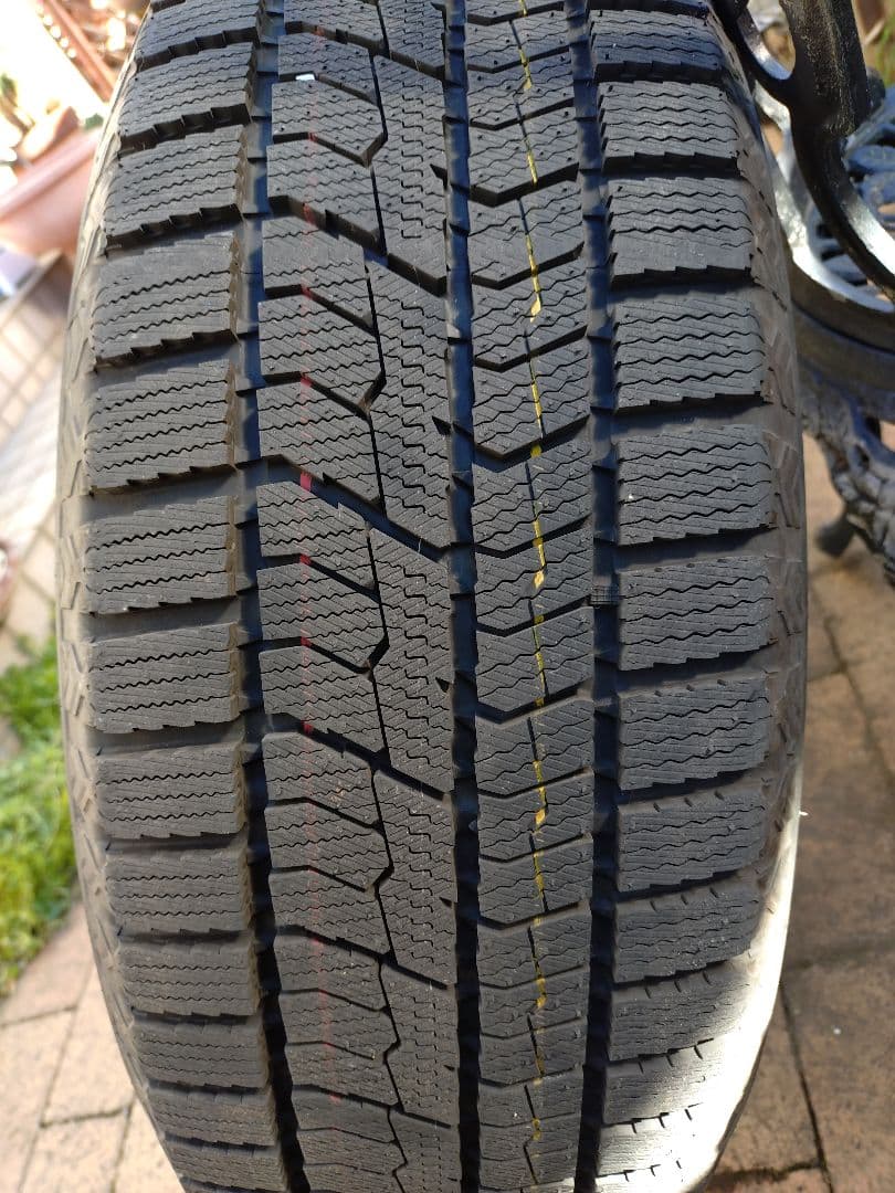 バリ溝　スタッドレス　アルミ　GIZ2 205/60R16 4本 走行千㎞未満