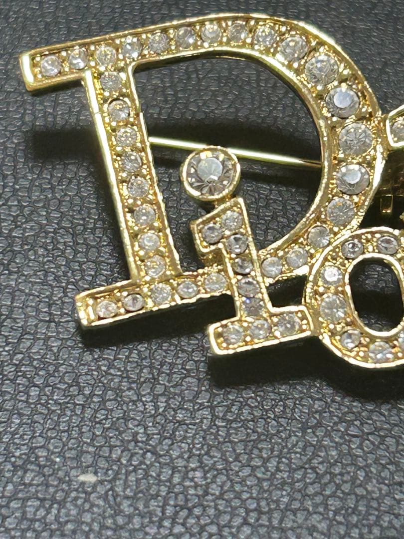 ディオール Dior ゴールド ロゴ ブローチ
