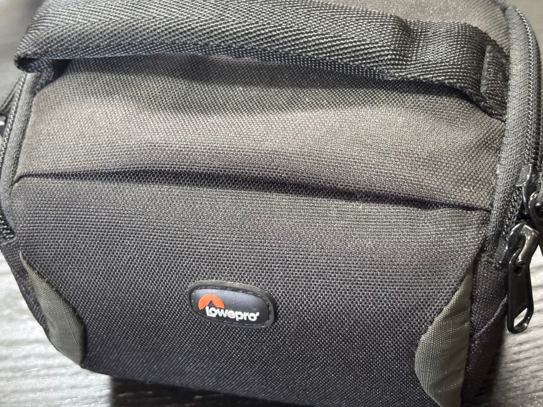 美品◎SIGMA DP3 Merrill*純正バッテリー6個*三脚つき