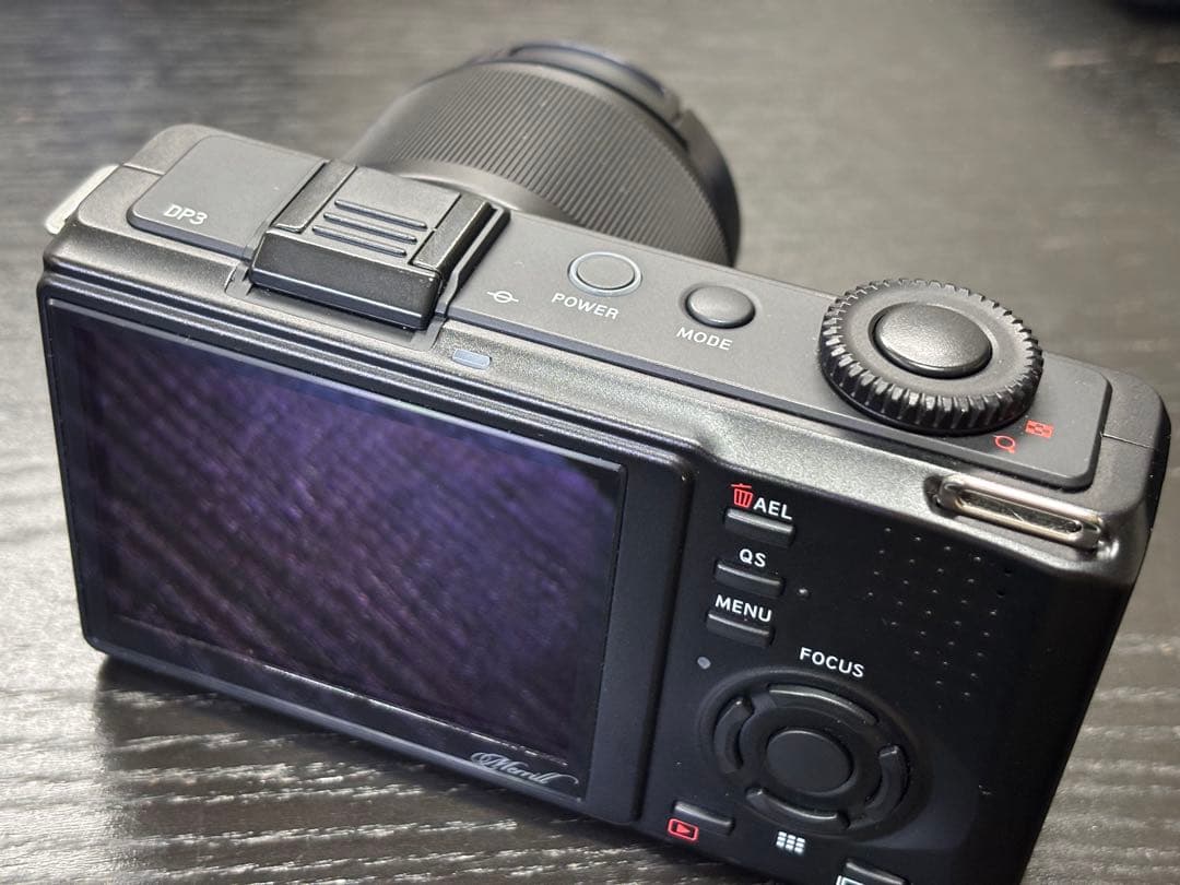 美品◎SIGMA DP3 Merrill*純正バッテリー6個*三脚つき