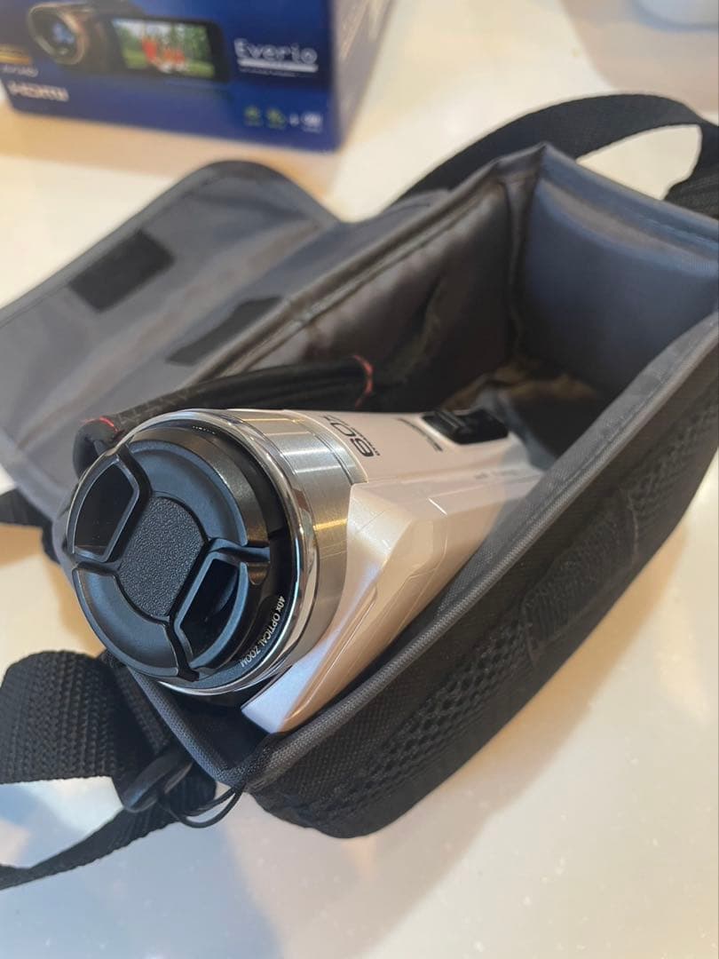 JVC Everio ビデオカメラ 本体とポーチ