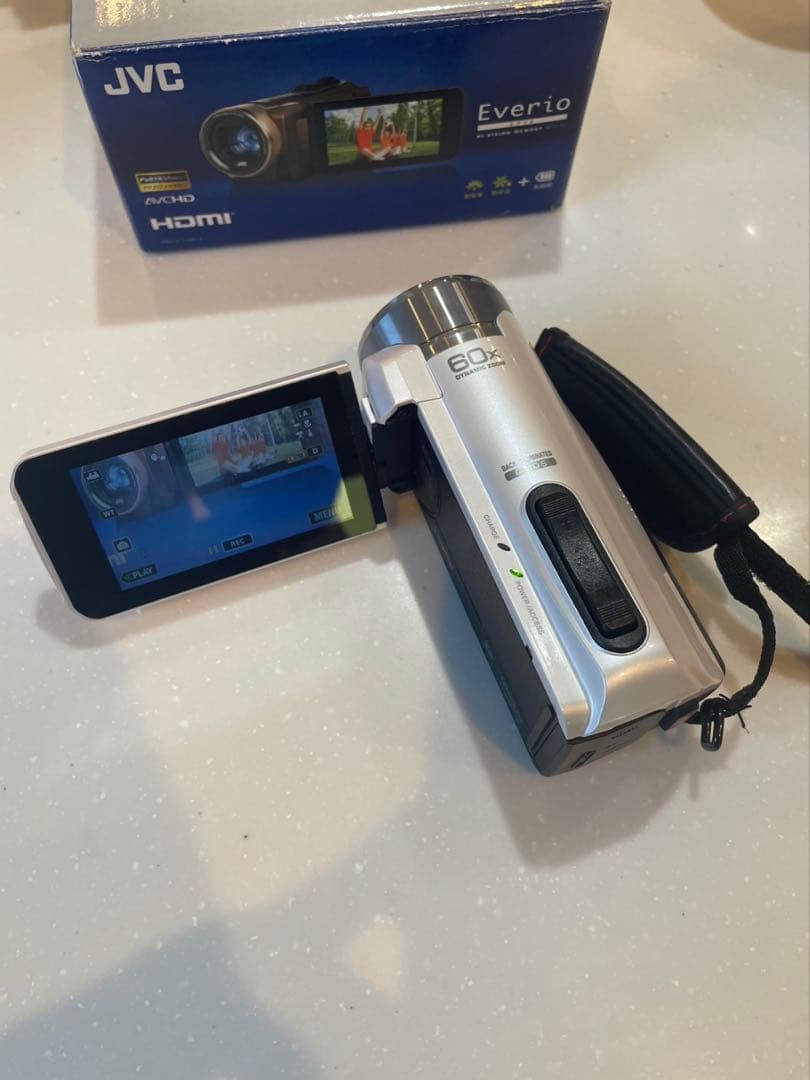 JVC Everio ビデオカメラ 本体とポーチ