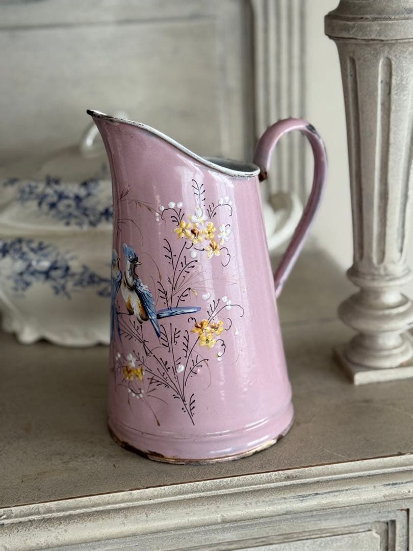 フランスアンティークホーロー薄ピンクツバメと小花柄バンドペイントピッチャージャグ