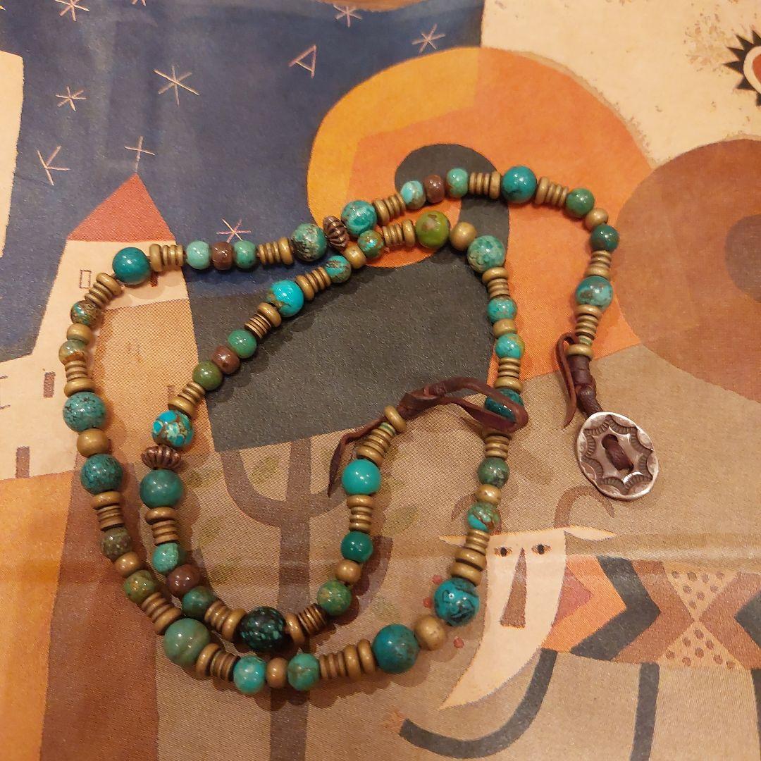 フラットヘッドターコイズと木製ビーズのブレスレット