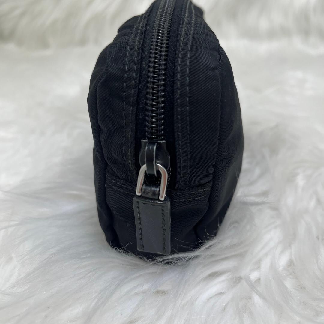 PRADA プラダ　ポーチ 三角ロゴ ブラック　白タグあり　美品