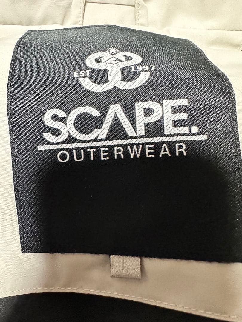 新品未使用　エスケイプ　スノーウェアscape outerwearセットアップ