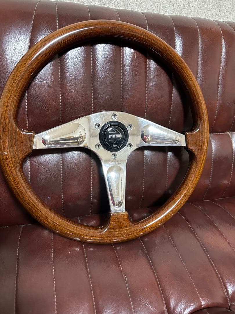 MOMO ウッドステアリング　ナルディ
