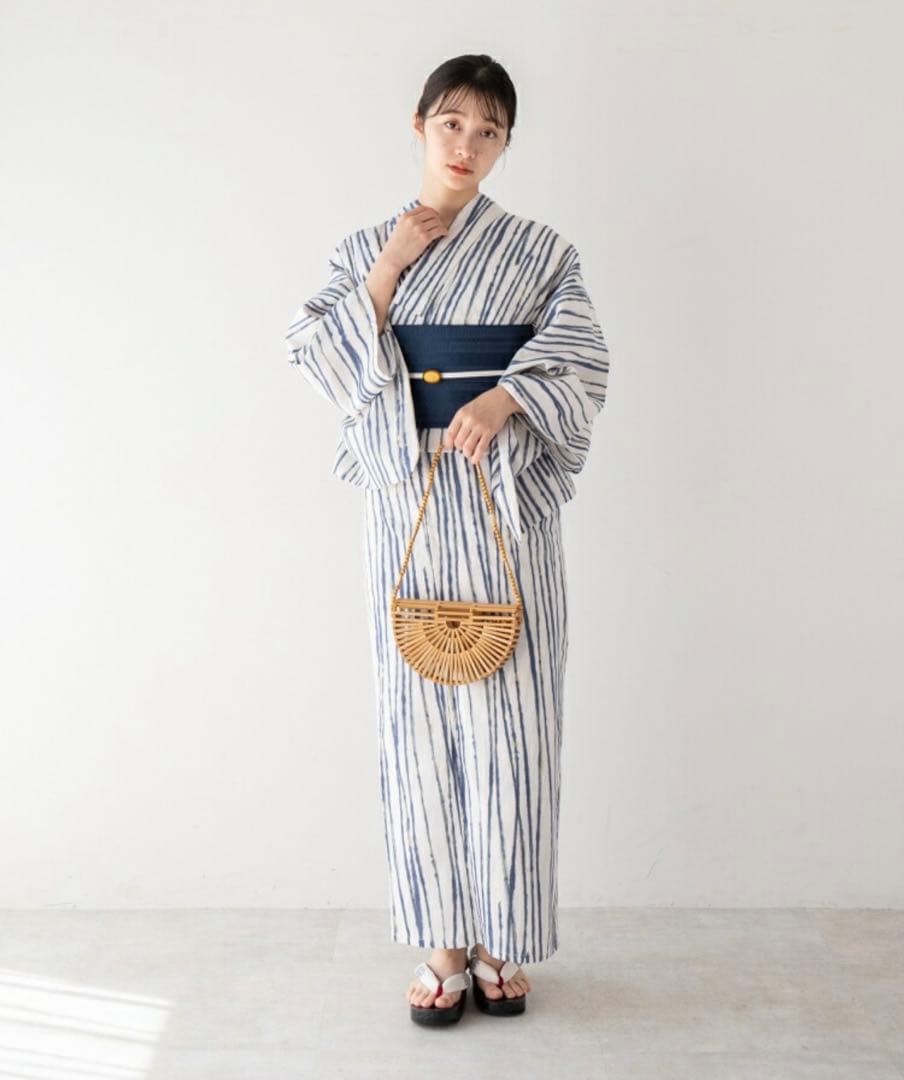 ゆかた館グレース『白と青のストライプデザインの浴衣・帯・下駄セット』