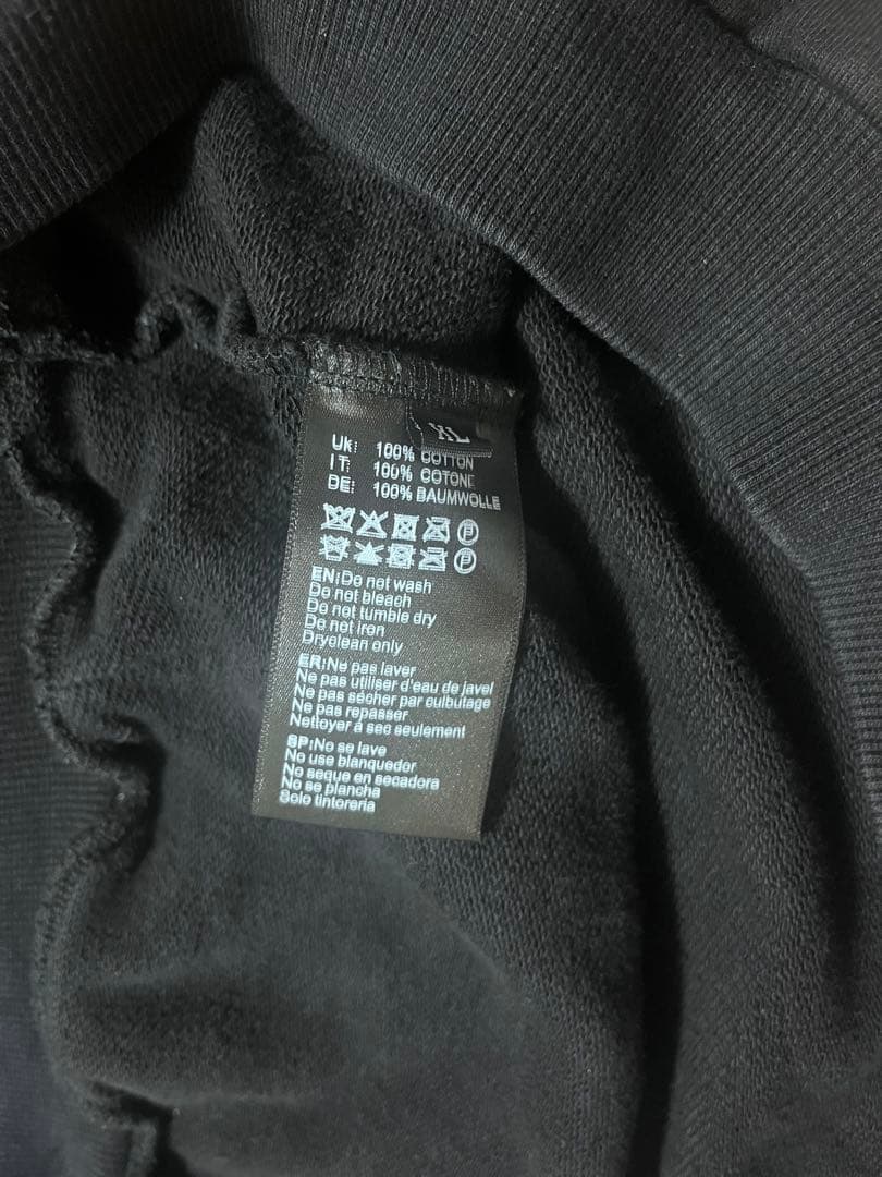 VITEMENTS ブラック フード付きパーカー