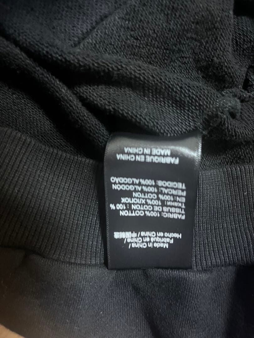 VITEMENTS ブラック フード付きパーカー